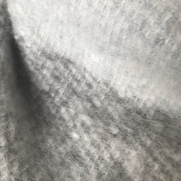 LEMON BRAND Super Soft Plush Charcoal Grey and Light Grey Winter Fall Scarf NWT - Picture 3 of 5